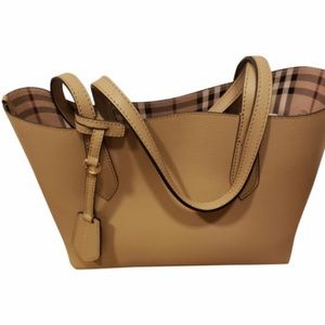 New! Medium reversible Camel Leather Burberry tote